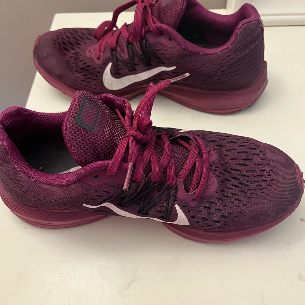 Women's Maroon Nike Athletic Shoes- size 9‎